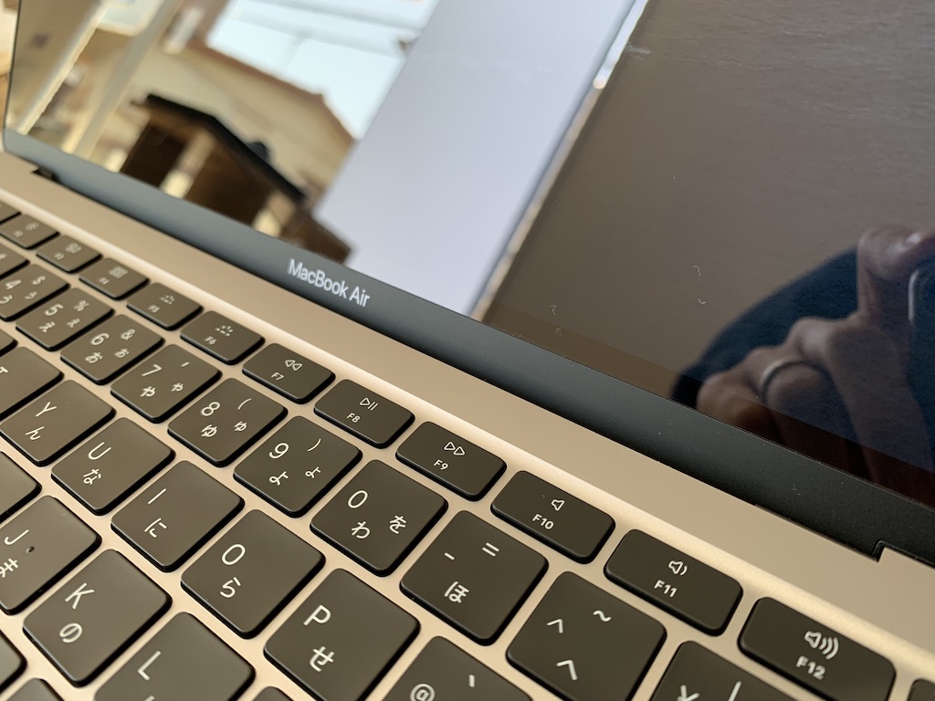 レビュー】MacBookの指紋防止におすすめ！エレコムの液晶保護フィルム に感動した。｜Hugblo（ハグブロ）｜Macbook・iPhone・スマートホーム