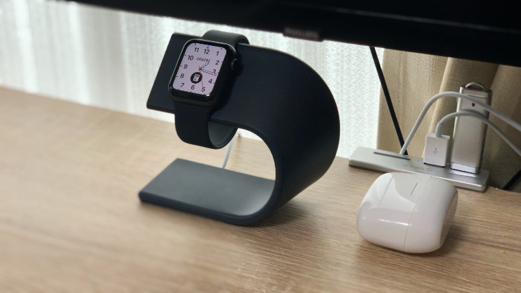 レビュー カッコ良くて機能的 Curvy Continuum Apple Watch 充電 スタンド Hugblo ハグブロ Macbook Iphone スマートホーム